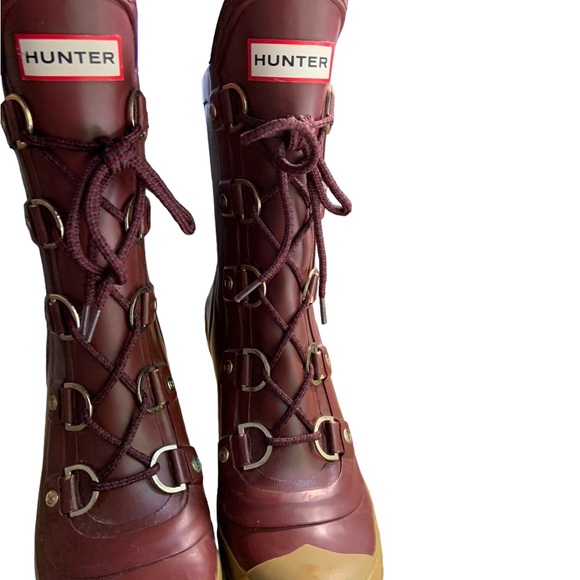 ⭐️Hunter Burgundy and Tan Heeled Boots⭐️ - Picture 9 of 15